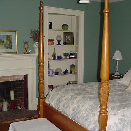 Stephen Clay Homestead Bed And Breakfast Candia Room photo